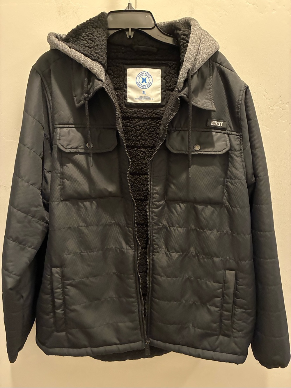 Hurley Men’s Black Quilted Sherpa-Lined Jacket with Hood XL